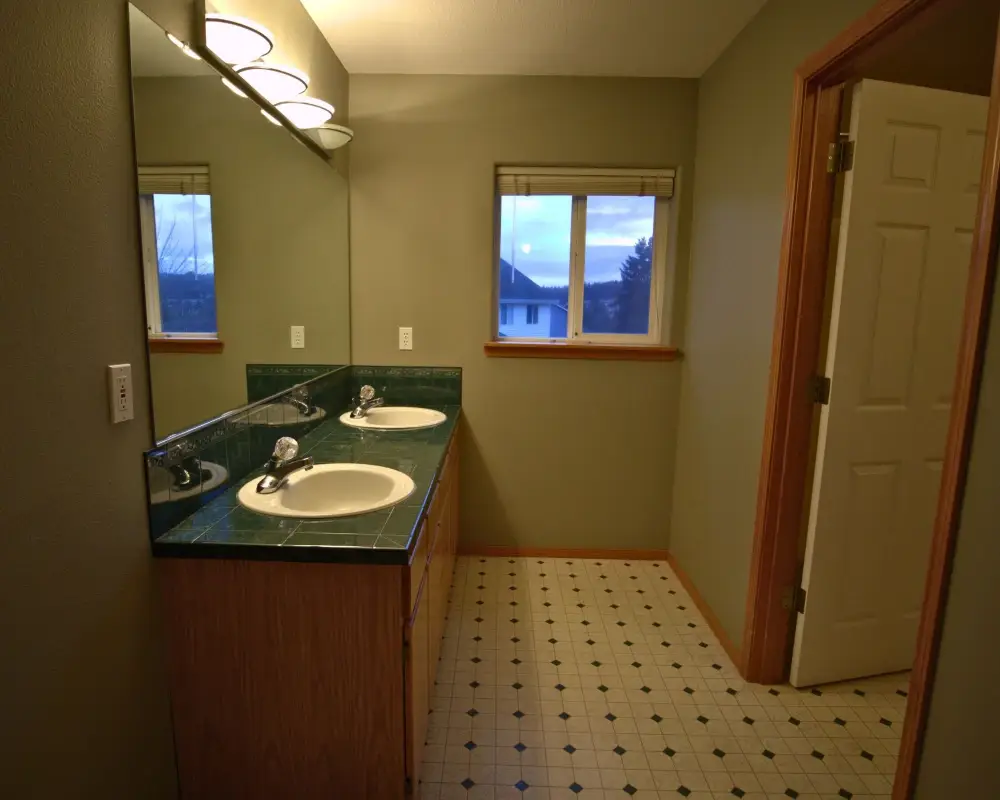 Tigard-Project-Before-Master-Bathroom-1.webp